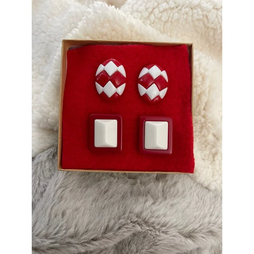 Vintage Red/White Design Pierced Earrings 2-Pairs - Picture 10 of 12